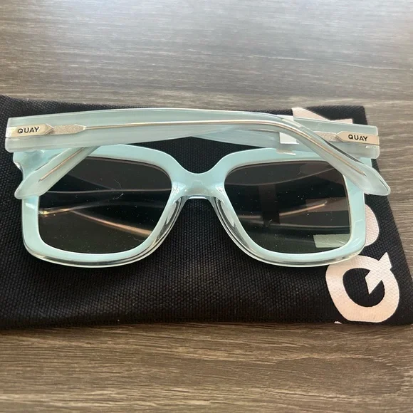 Quay Blue Sunglasses. NEW - Picture 5 of 8